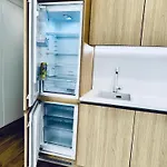 Apartment Calm Modern ! 5 Min To Airport ! Free Parking ! 1 Min Walk To Bus Stop
