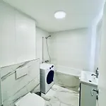 Apartment Calm Modern ! 5 Min To Airport ! Free Parking ! 1 Min Walk To Bus Stop Kosice