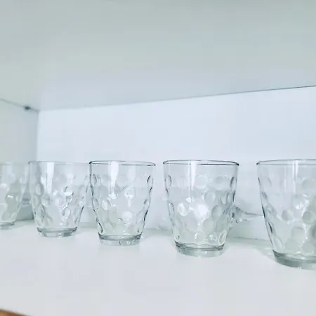 Calm And Modern Flat With Free Parking 10mins On Bus To Centre 1min Walk To Bus Stop *