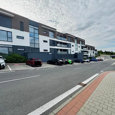 Apartment Calm And Modern Flat With Free Parking 10mins On Bus To Centre 1min Walk To Bus Stop