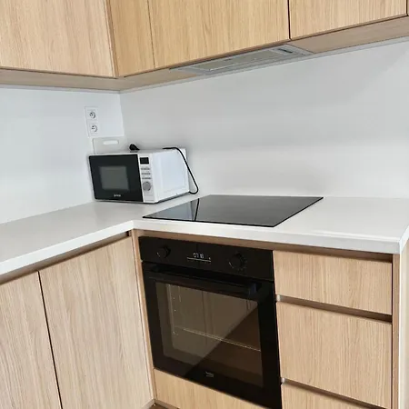 Calm And Modern Flat With Free Parking 10mins On Bus To Centre 1min Walk To Bus Stop Apartamento *