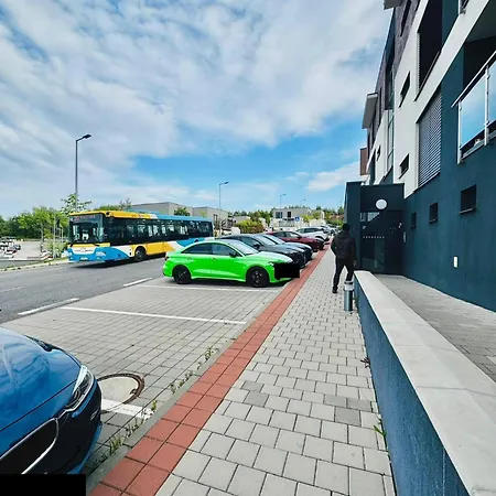 Calm And Modern Flat With Free Parking 10mins On Bus To Centre 1min Walk To Bus Stop * Kassa