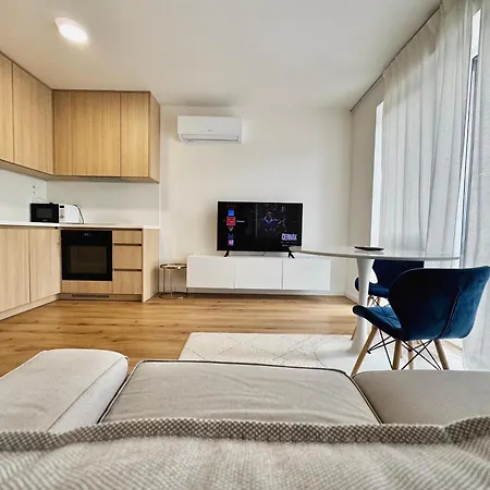 Calm And Modern Flat With Free Parking 10mins On Bus To Centre 1min Walk To Bus Stop Διαμέρισμα *