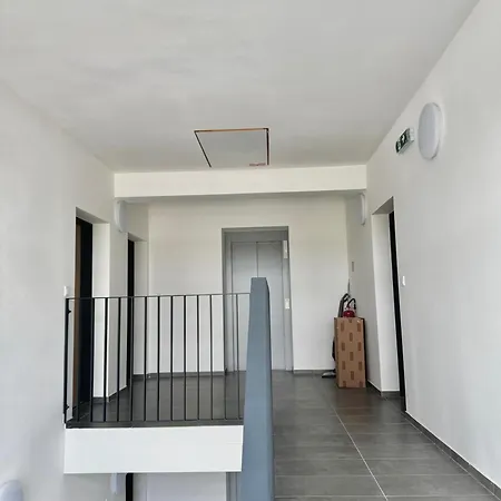 Calm Modern ! 5 Min To Airport ! Free Parking ! 1 Min Walk To Bus Stop * Kosice