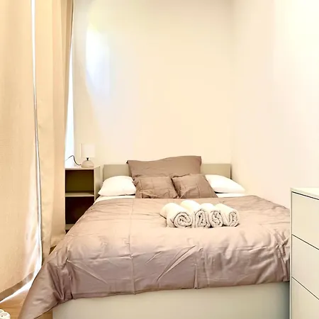 Calm And Modern Flat With Free Parking 10mins On Bus To Centre 1min Walk To Bus Stop *