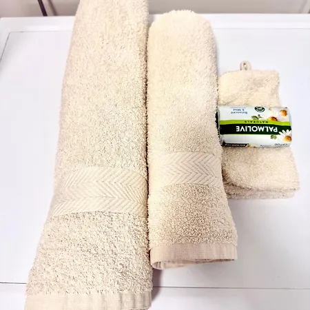 Διαμέρισμα Calm And Modern Flat With Free Parking 10mins On Bus To Centre 1min Walk To Bus Stop