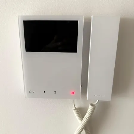 Calm And Modern Flat With Free Parking 10mins On Bus To Centre 1min Walk To Bus Stop Apartman Kassa