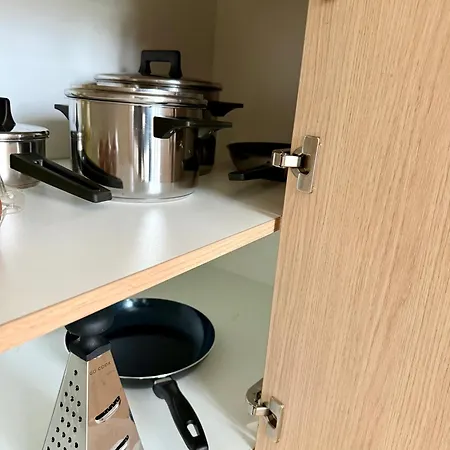 Calm And Modern Flat With Free Parking 10mins On Bus To Centre 1min Walk To Bus Stop Διαμέρισμα *