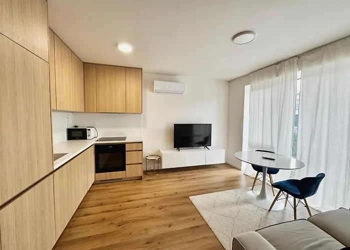 Appartamento Calm And Modern Flat With Free Parking 10mins On Bus To Centre 1min Walk To Bus Stop Košice