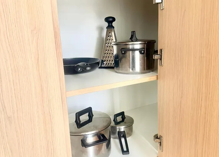 Calm And Modern Flat With Free Parking 10mins On Bus To Centre 1min Walk To Bus Stop Appartamento