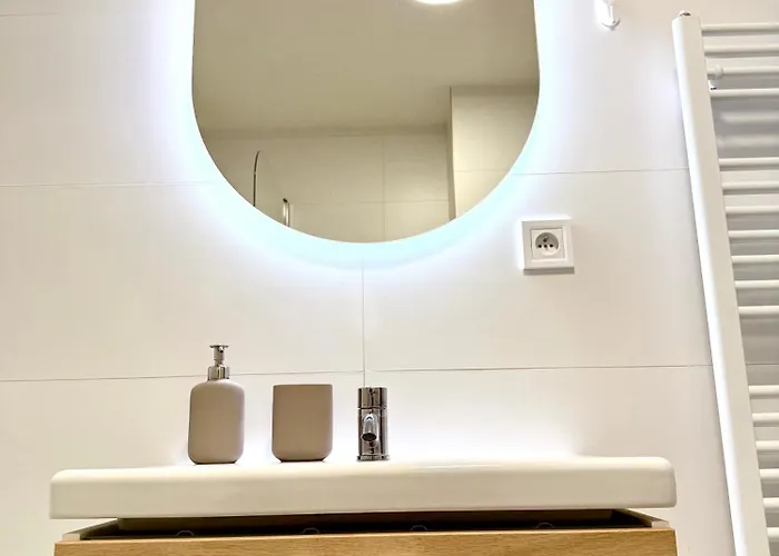 Lägenhet Calm And Modern Flat With Free Parking 10mins On Bus To Centre 1min Walk To Bus Stop Košice