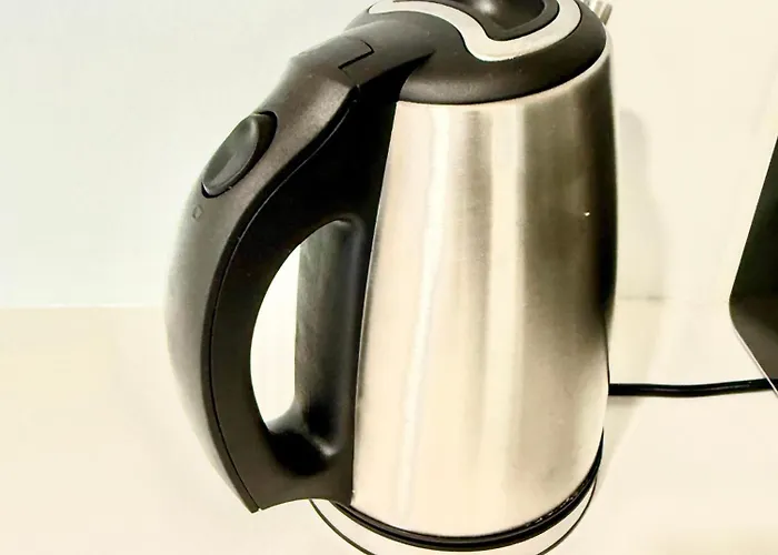 Calm And Modern Flat With Free Parking 10mins On Bus To Centre 1min Walk To Bus Stop Lägenhet *